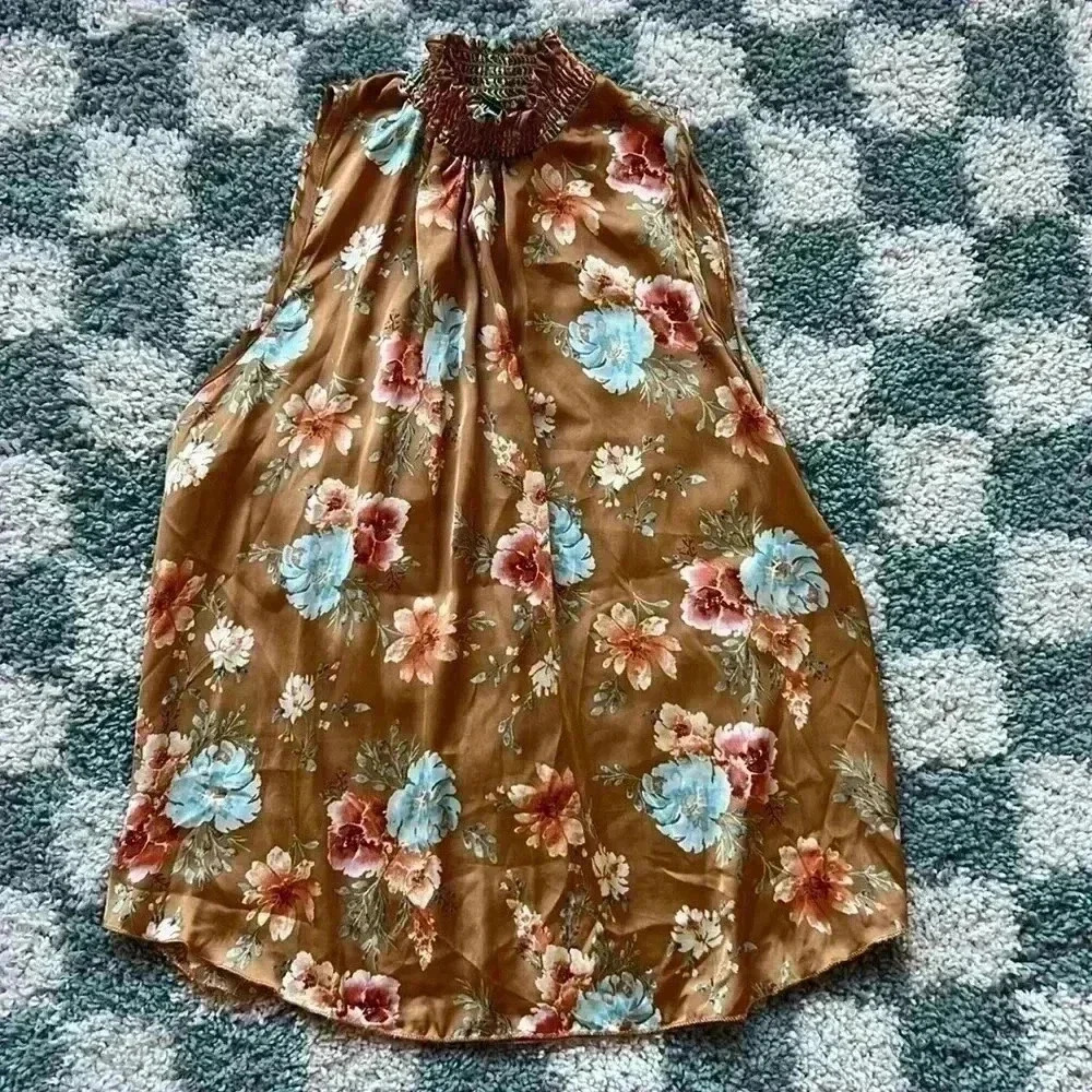 Golden floral tank with ruched neck! Size XL